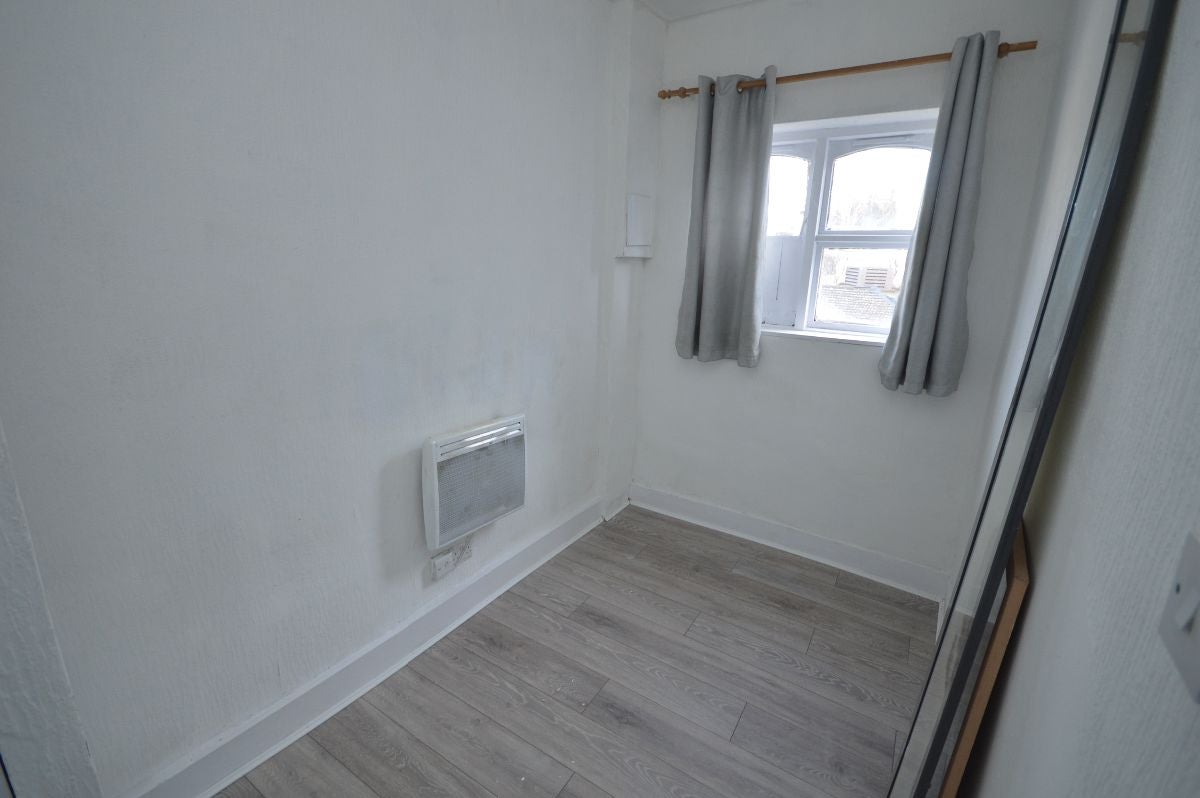 Flat Kingswood Road in London