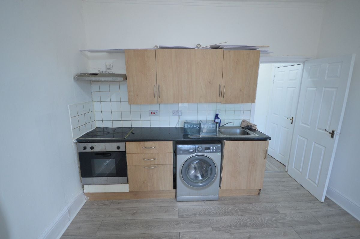 Flat Kingswood Road in London