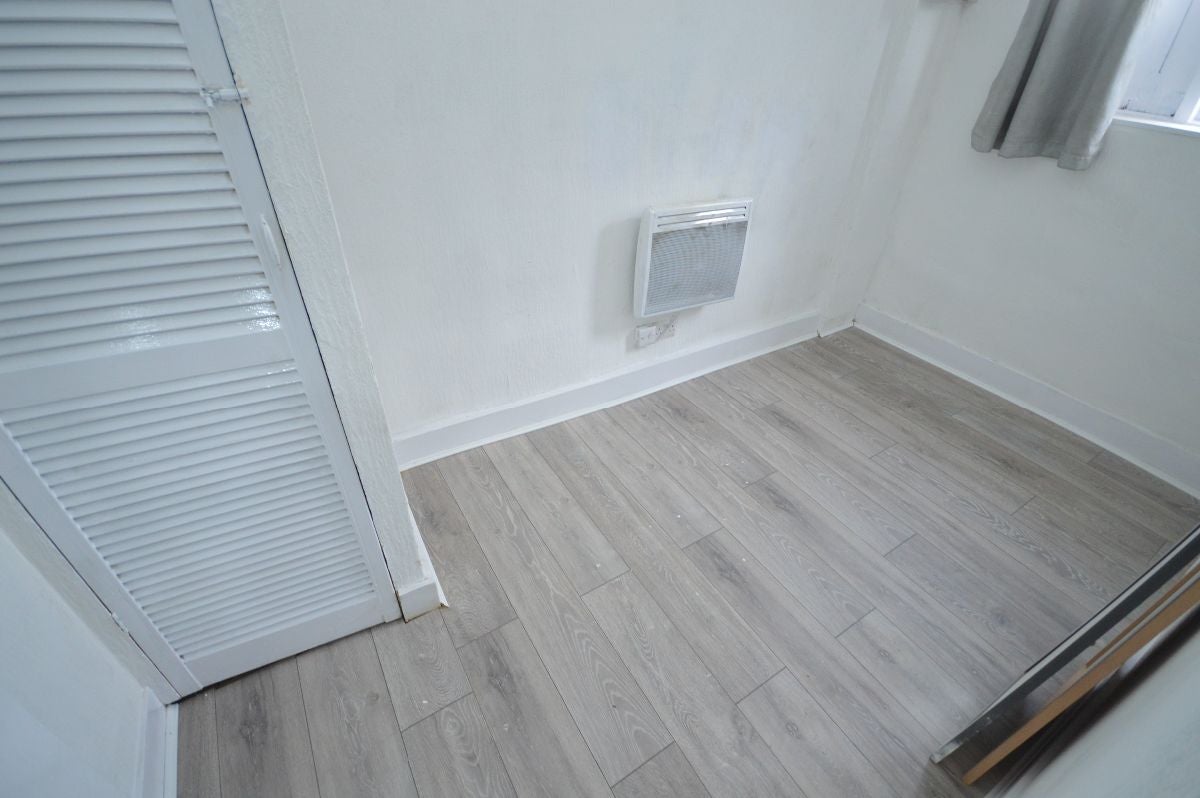 Flat Kingswood Road in London