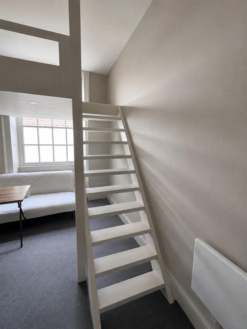 Flat Newmarket Avenue in Bristol