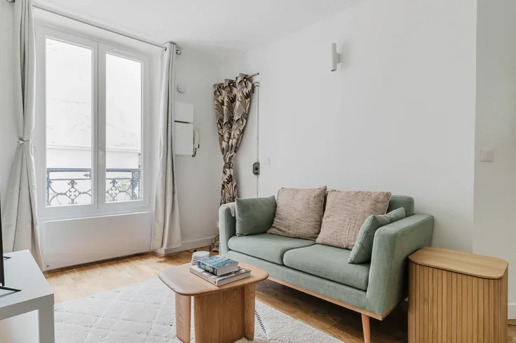 Flat Rue Rennequin in Paris
