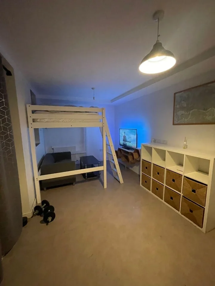 Room Hotspur Street in Greater London