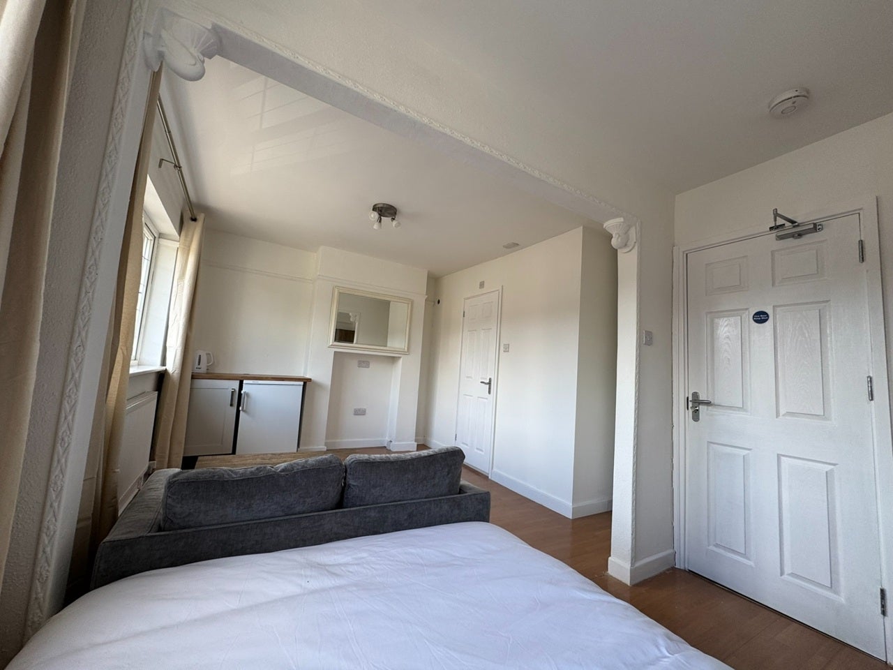 Room High Street in Reigate and Banstead