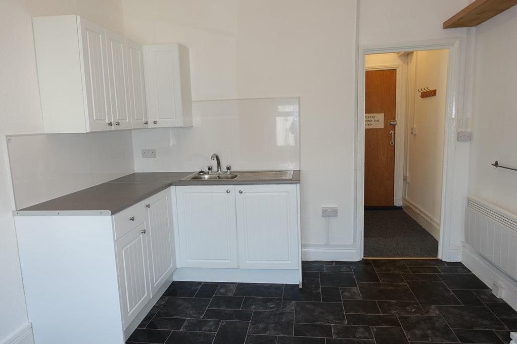 Flat Jevington Gardens in Eastbourne