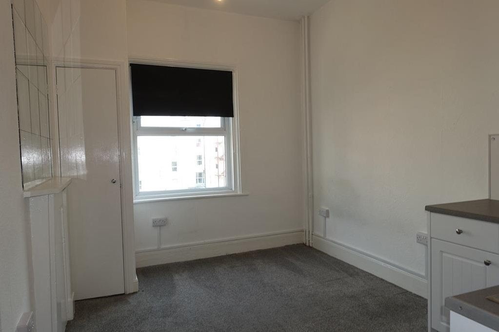 Flat Jevington Gardens in Eastbourne