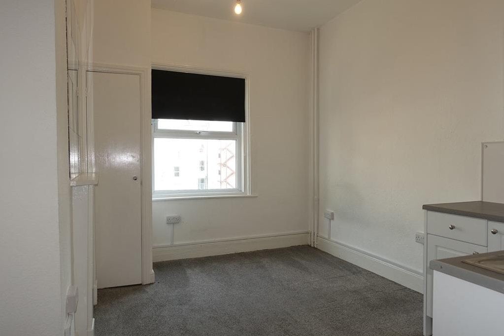 Flat Jevington Gardens in Eastbourne