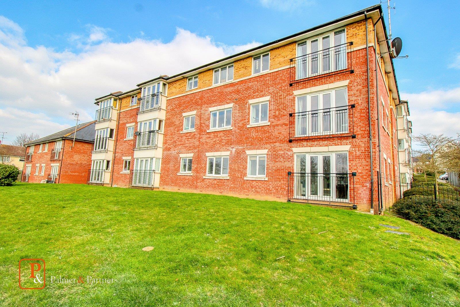 Flat Ratcliffe Court in Colchester