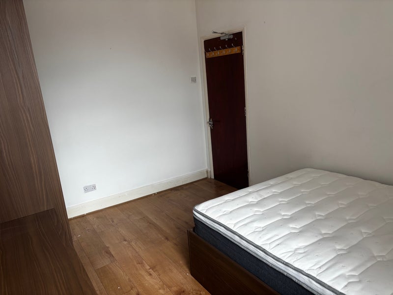 Room Aldin Avenue North in Slough