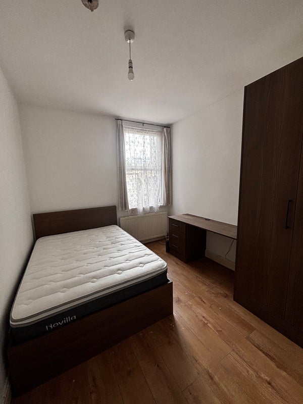 Room Aldin Avenue North in Slough