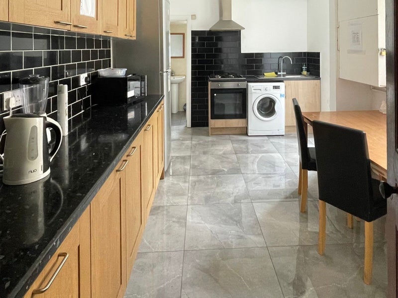 Room Aldin Avenue North in Slough