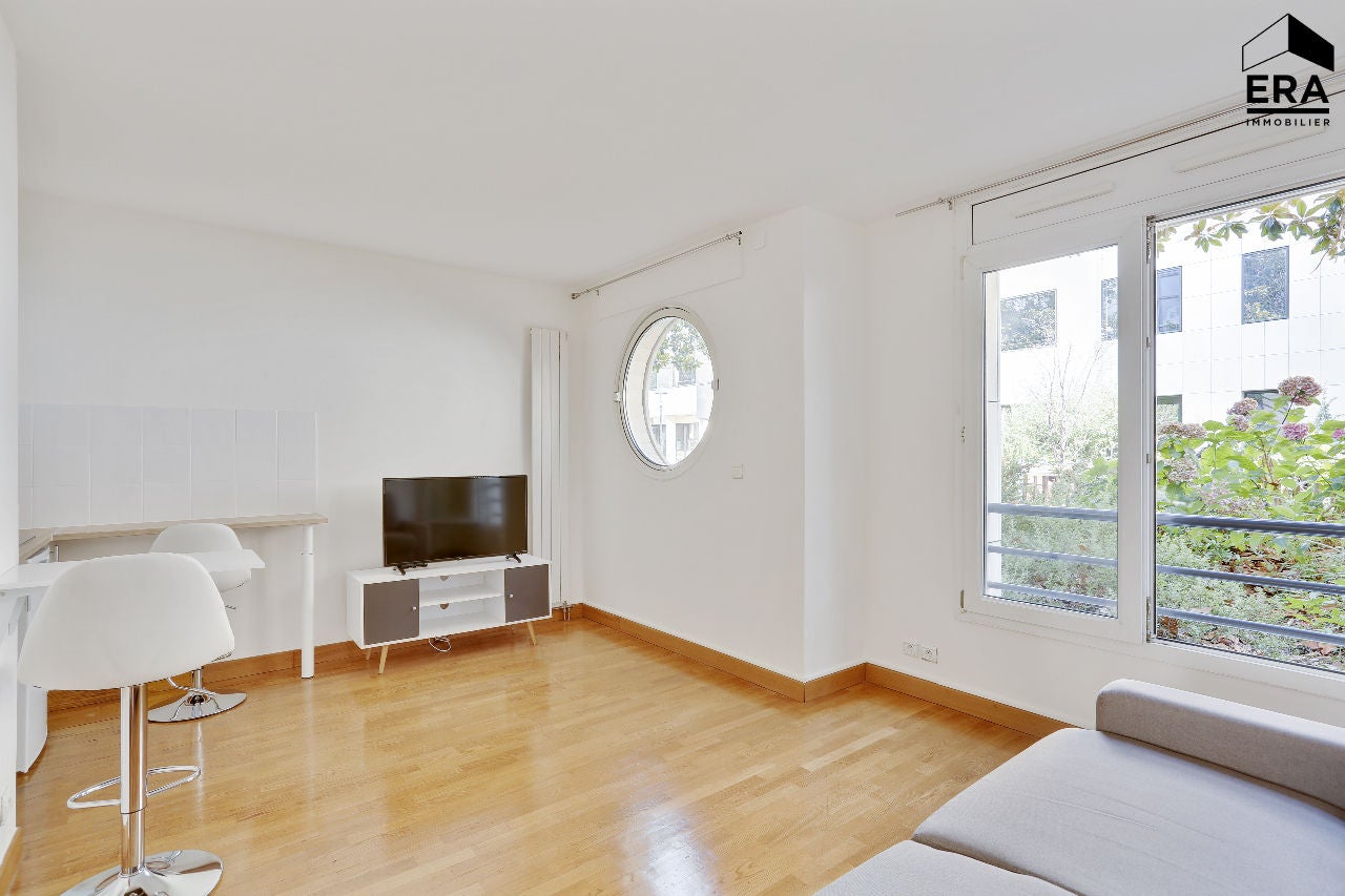 Flat Rue Pierre Lhomme in Courbevoie
