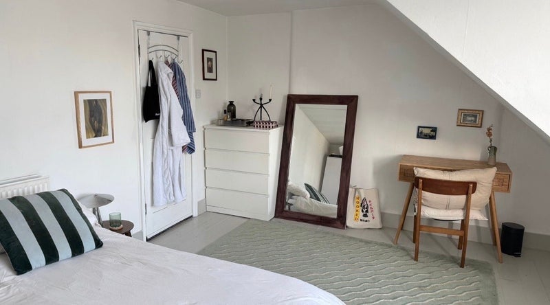 Room Ferntower Road in Greater London