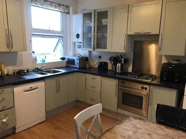 Flat Honeybrook Road in Greater London