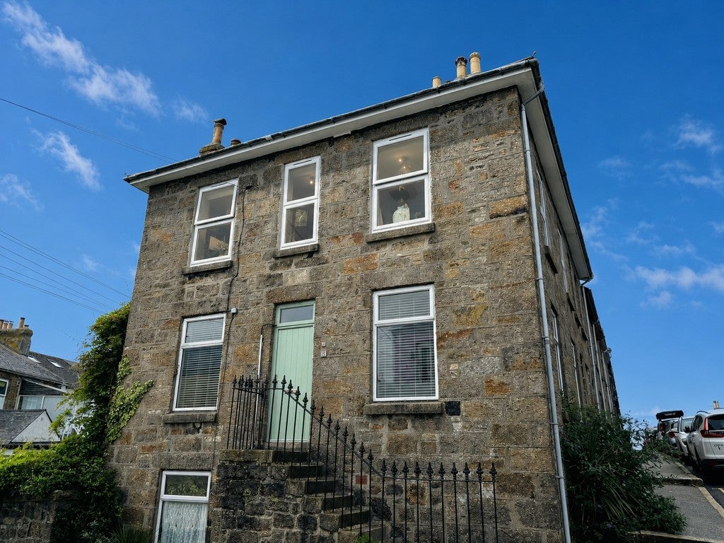 Flat St James' Street in Penzance