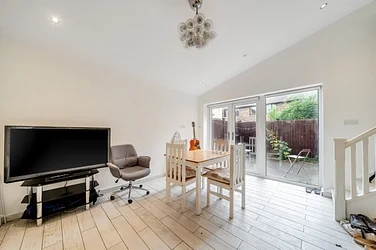 House Dolphin Close in Greater London