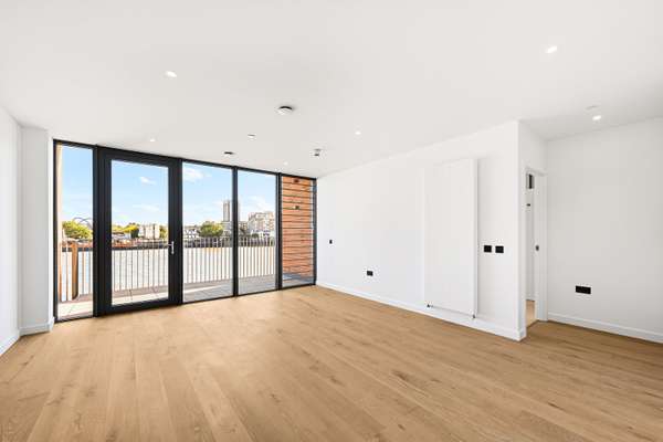 Flat Linver Road in Greater London