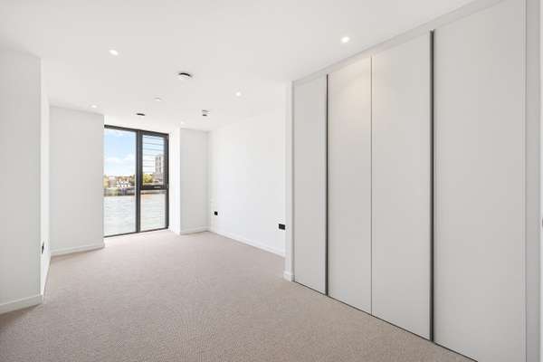 Flat Linver Road in Greater London
