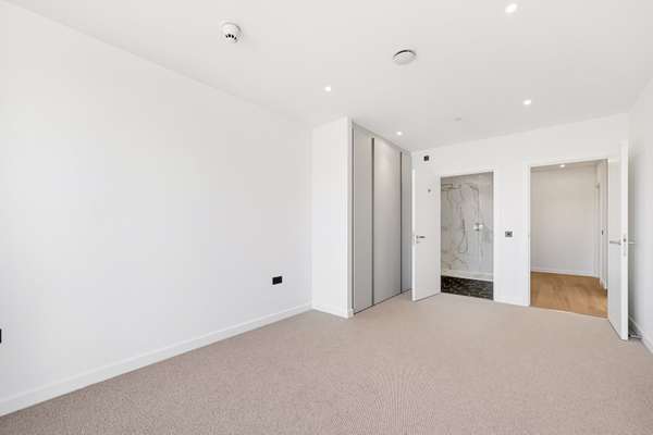 Flat Linver Road in Greater London