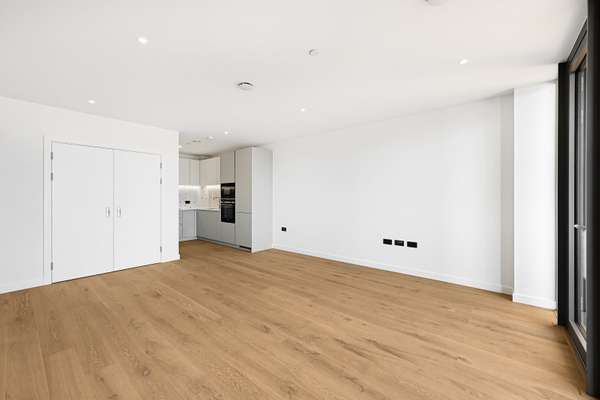 Flat Linver Road in Greater London