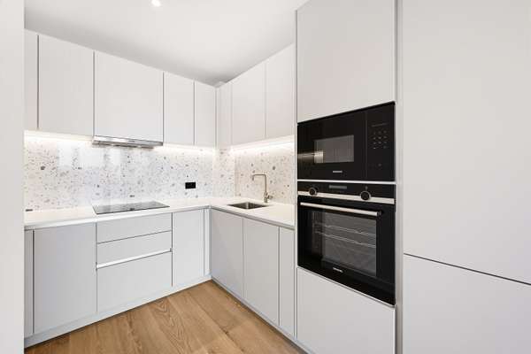 Flat Linver Road in Greater London