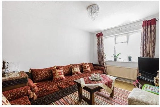 Flat Wilson Close in Greater London