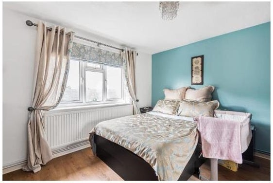 Flat Wilson Close in Greater London
