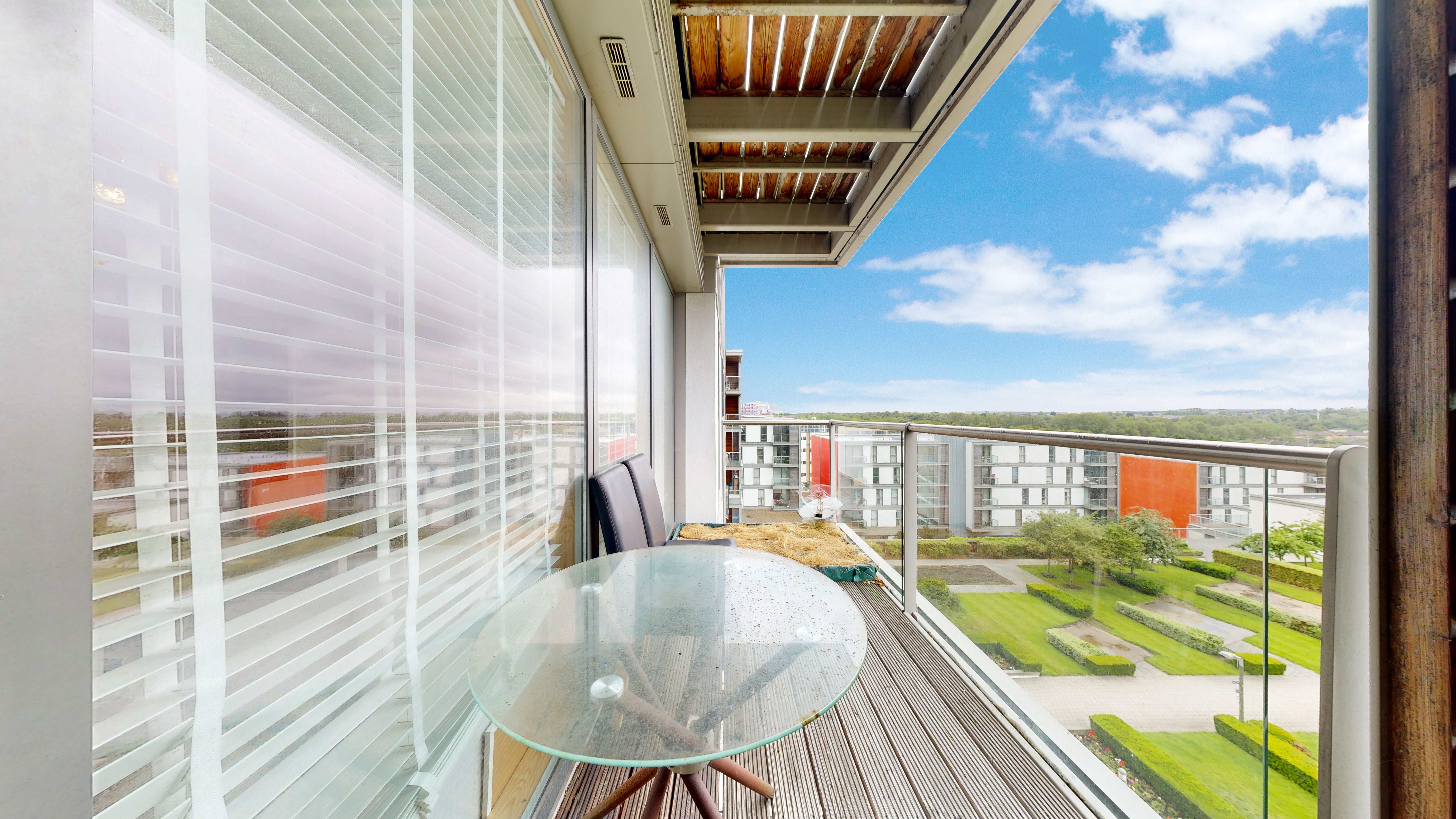 Flat Avebury Boulevard in Milton Keynes