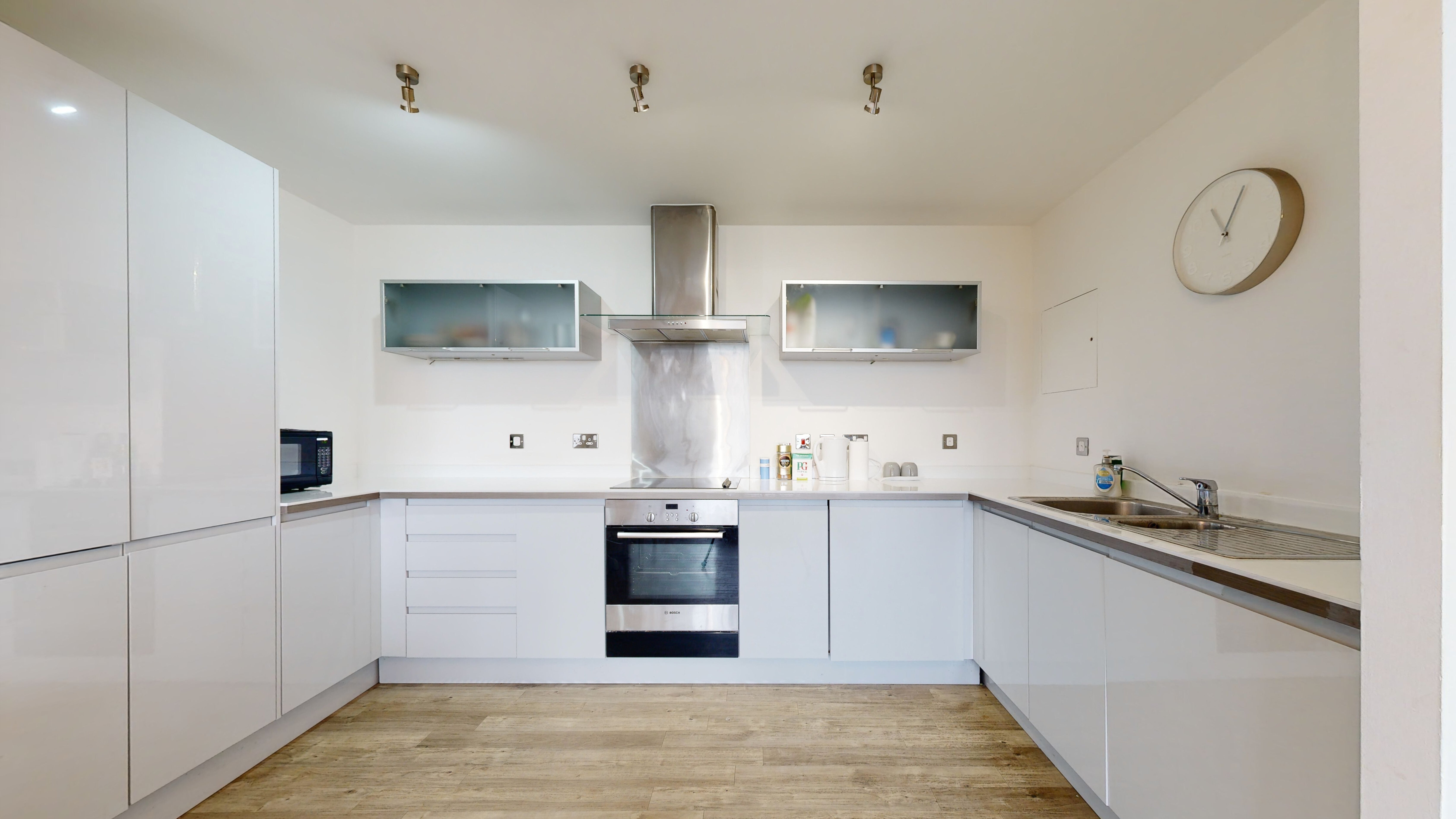 Flat Avebury Boulevard in Milton Keynes