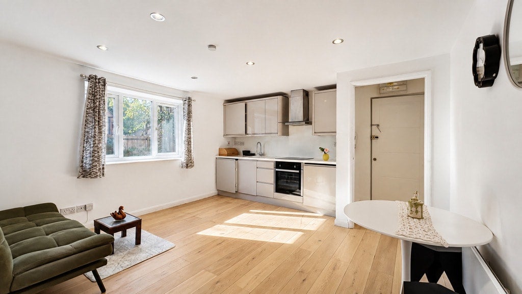 Flat Stansfeld Road in Greater London