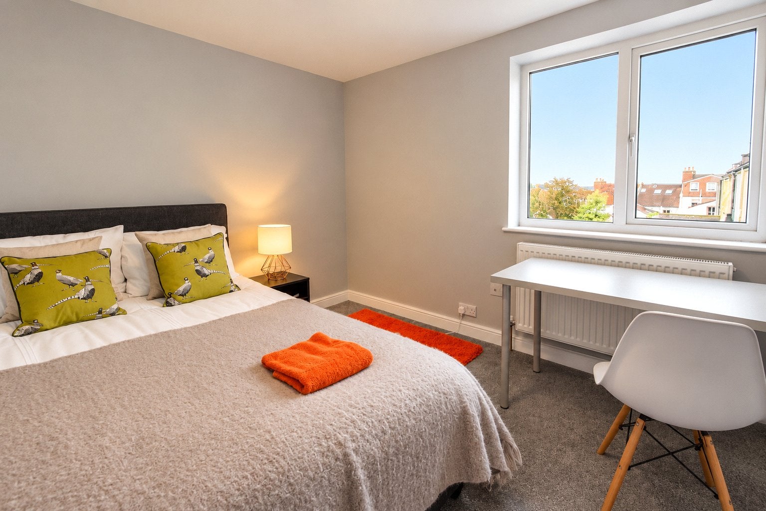 Room Selworthy Road in Bristol