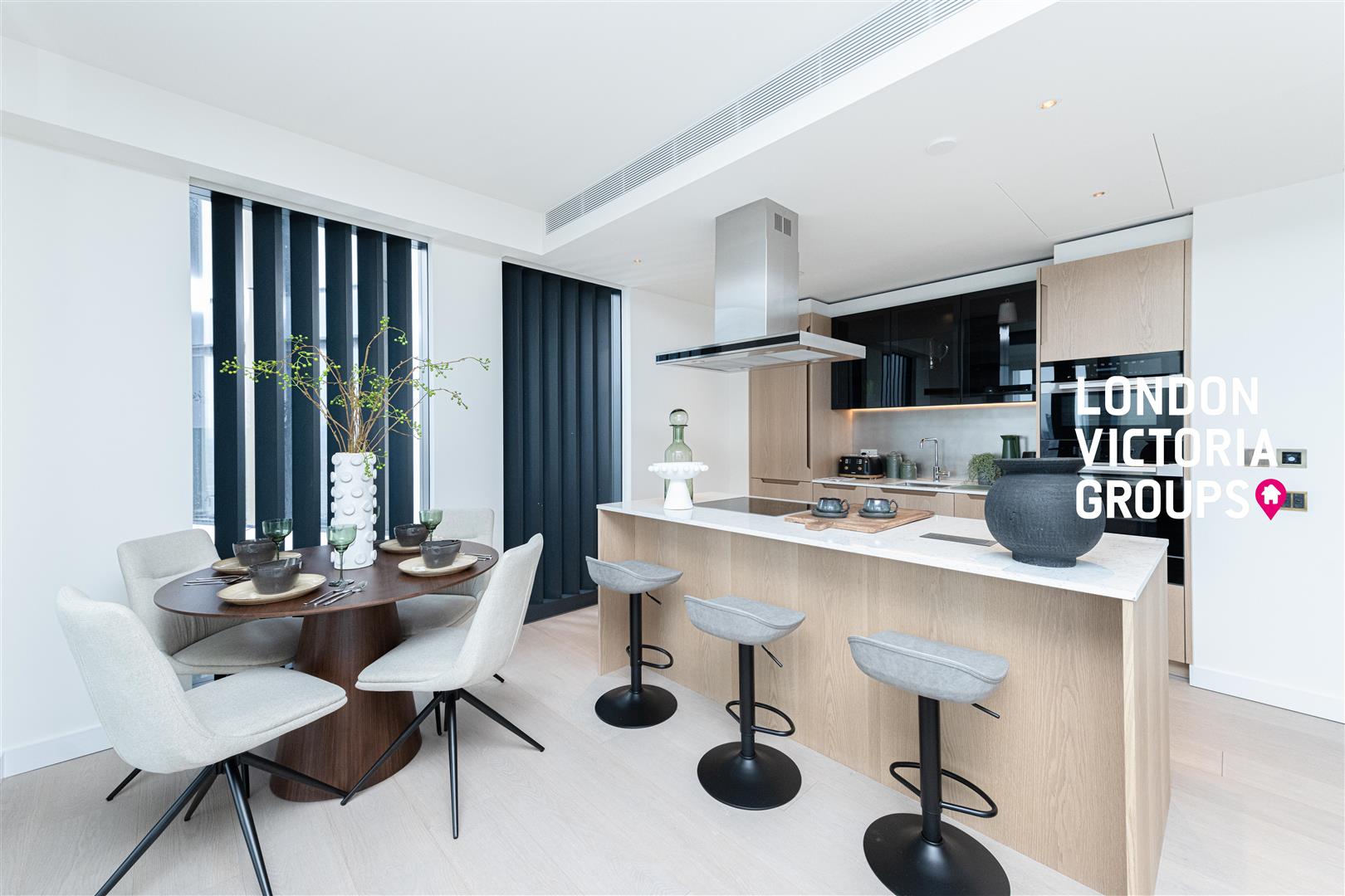Flat Nine Elms Lane in Greater London