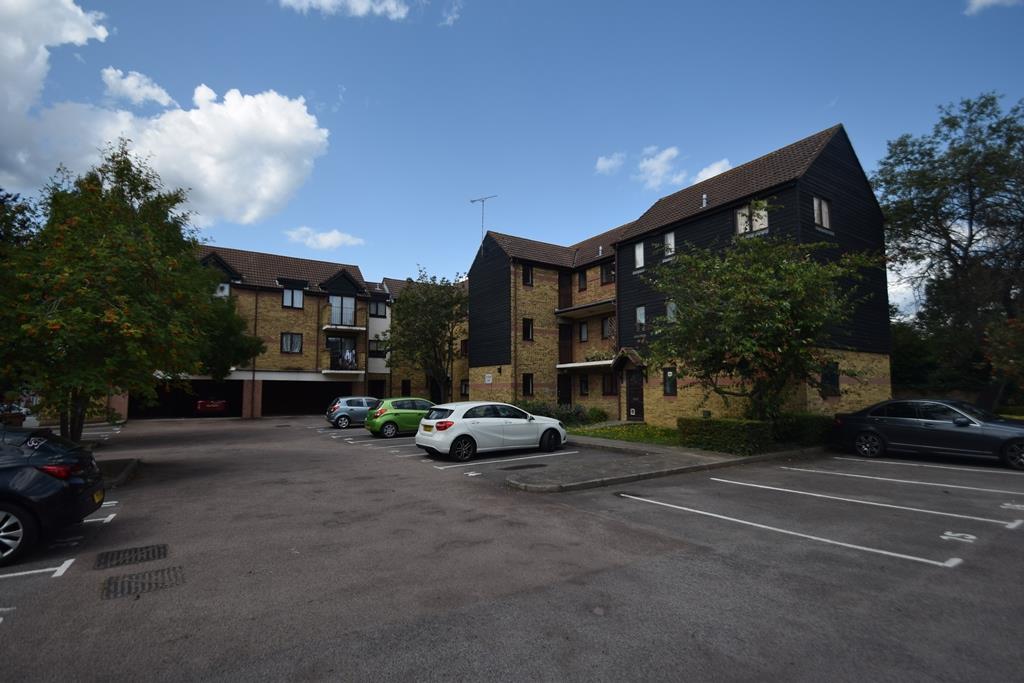 Flat Bentinck Road in Greater London