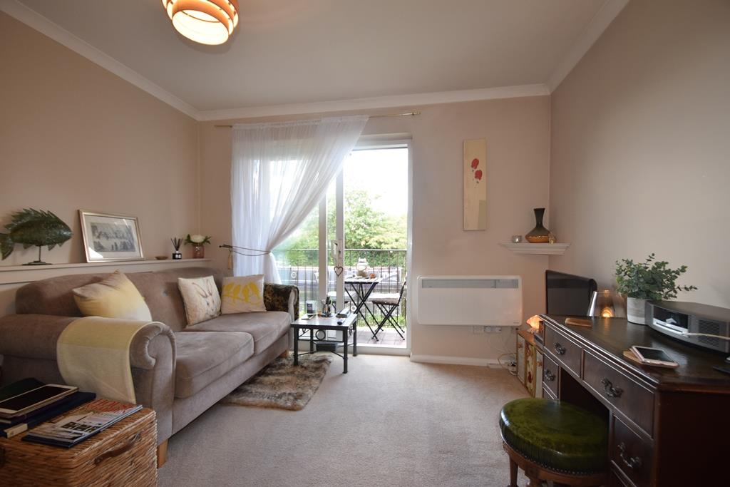 Flat Bentinck Road in Greater London