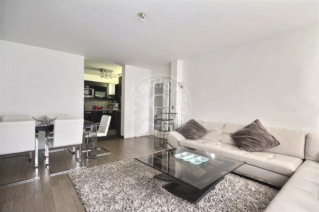 Flat Rue Brunel in Paris