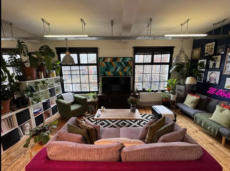 Room Belfast Road in Greater London