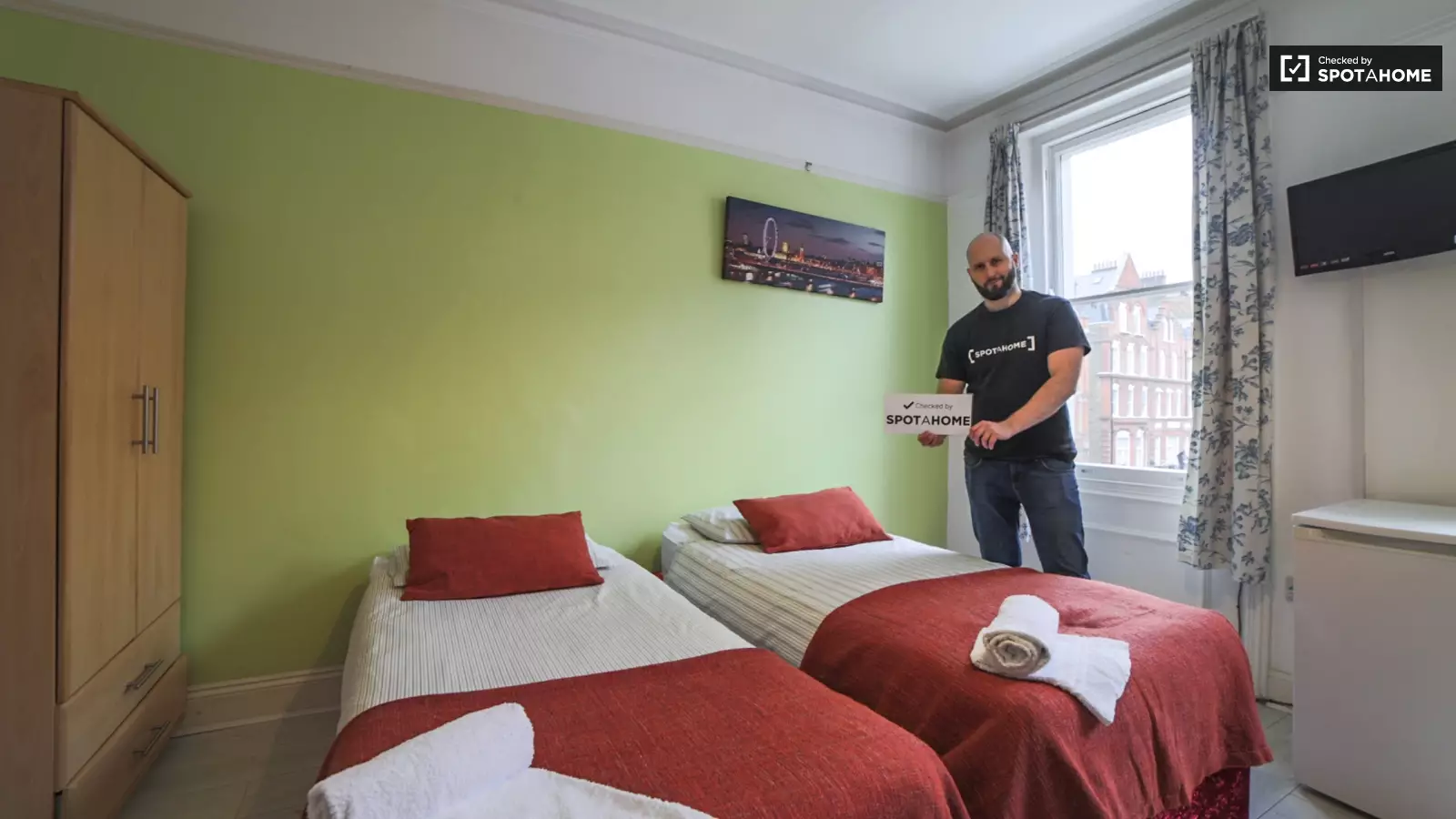 Flat Earl's Court Road in Greater London