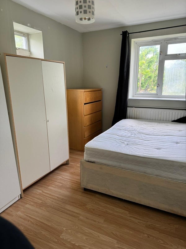 Room Cherry Garden Street in Greater London