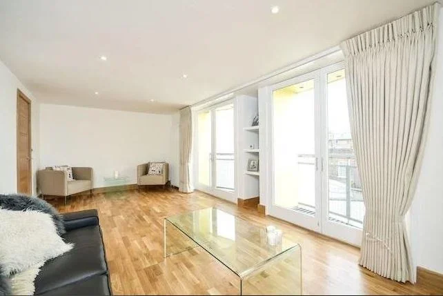 Flat Heath Street in Greater London