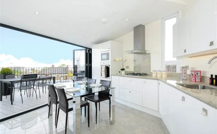 Flat Heath Street in Greater London