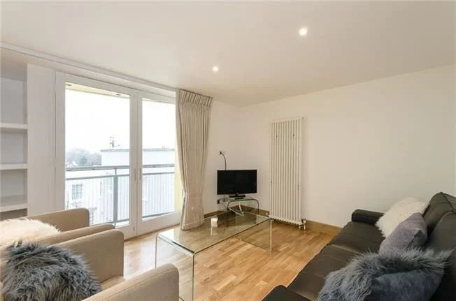 Flat Heath Street in Greater London