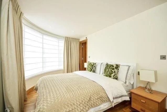 Flat Heath Street in Greater London