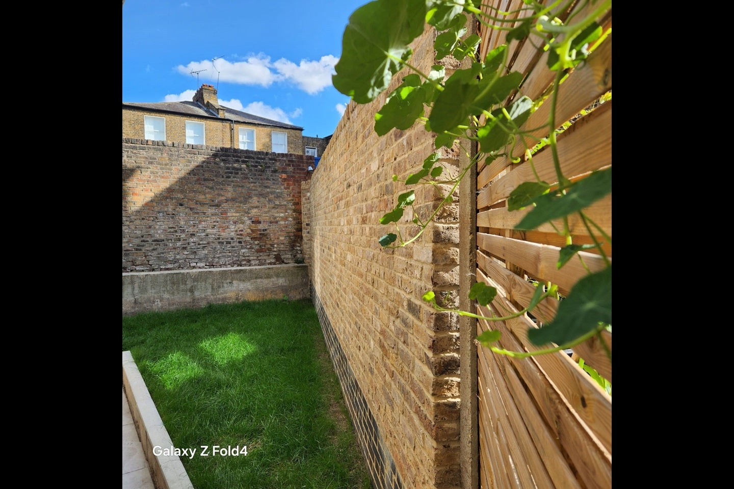 Flat Shepperton Road in Greater London