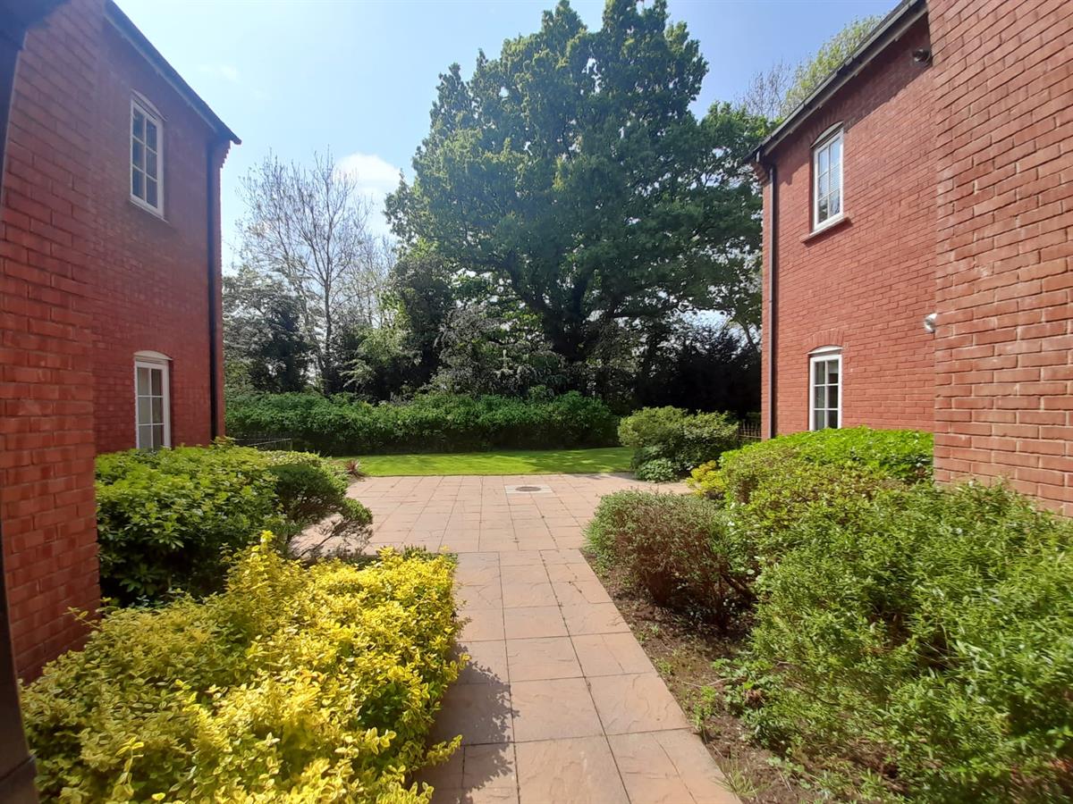 Flat Foxley Drive in Metropolitan Borough of Solihull