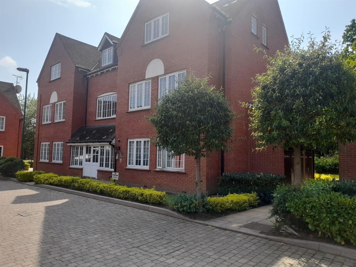 Flat Foxley Drive in Metropolitan Borough of Solihull