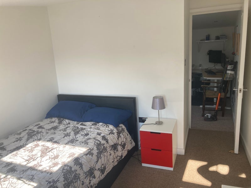 Room Kirkwood Road in Greater London