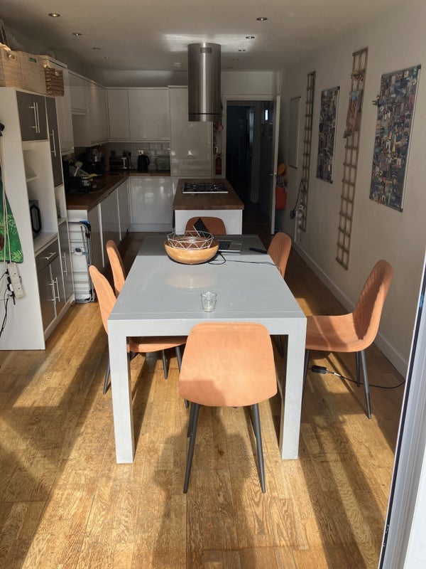 Room Kirkwood Road in Greater London