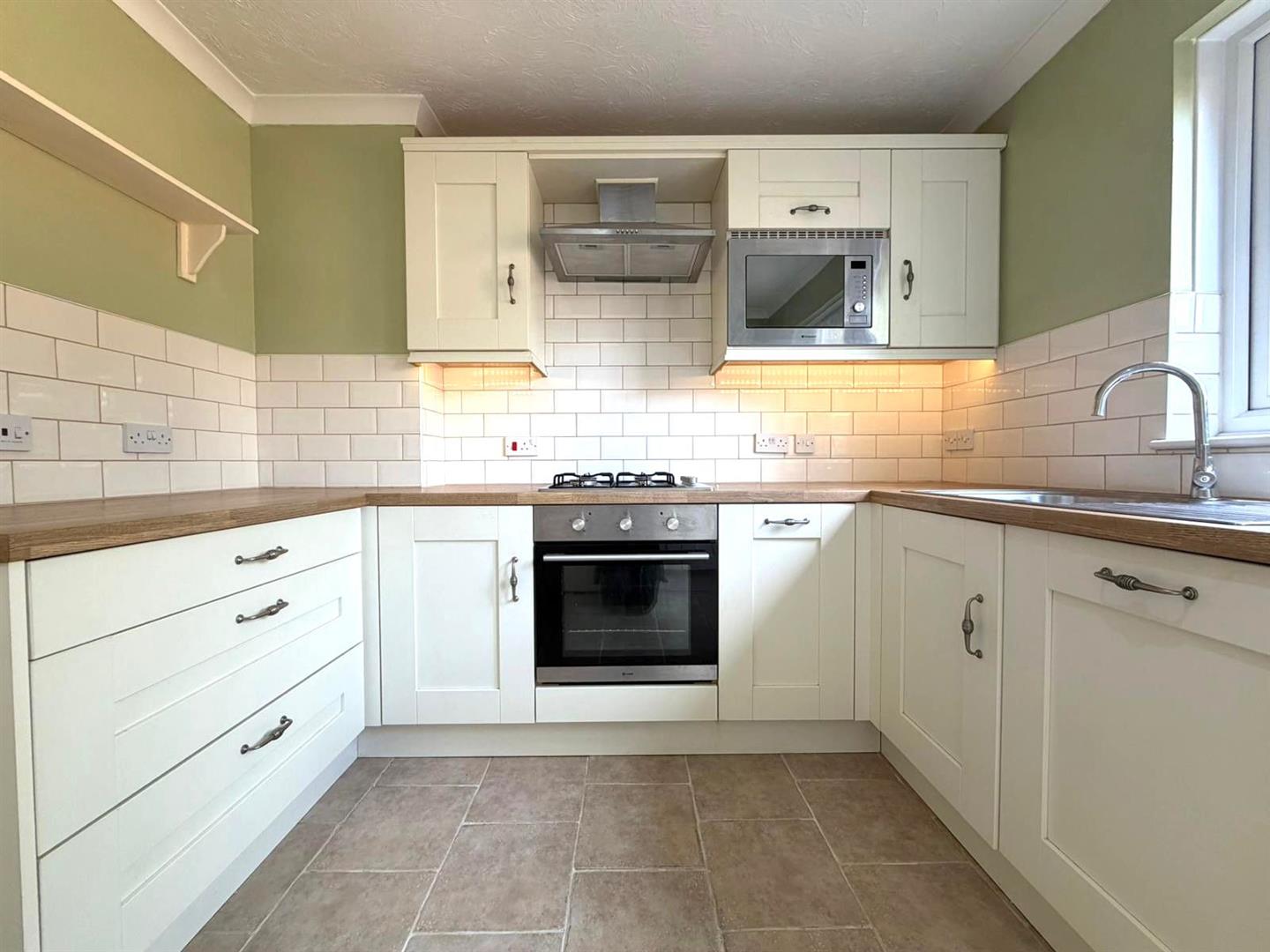 House Lowdell Close in Greater London