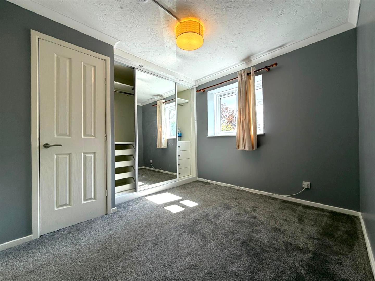 House Lowdell Close in Greater London