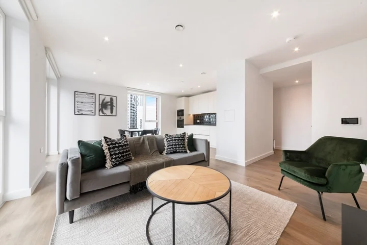 Flat Deacon Street in Greater London