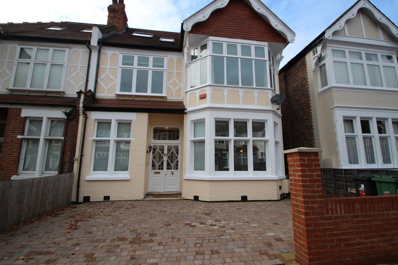 Room Wolverton Gardens in Greater London